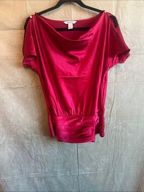#924 White Black Short-Sleeve Draped Blouse